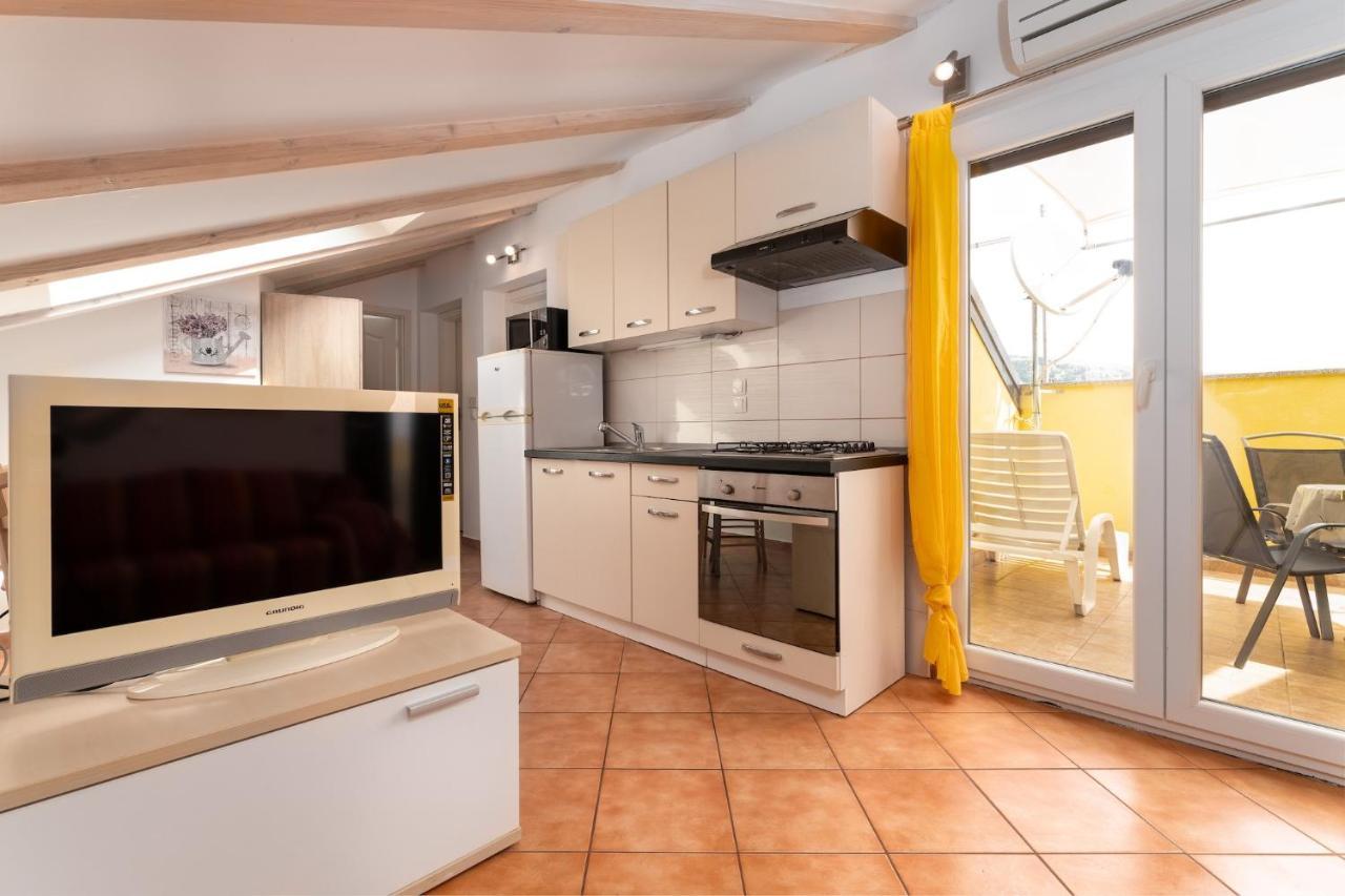 Apartments With A Parking Space Baska, Krk - 13907 Exterior foto