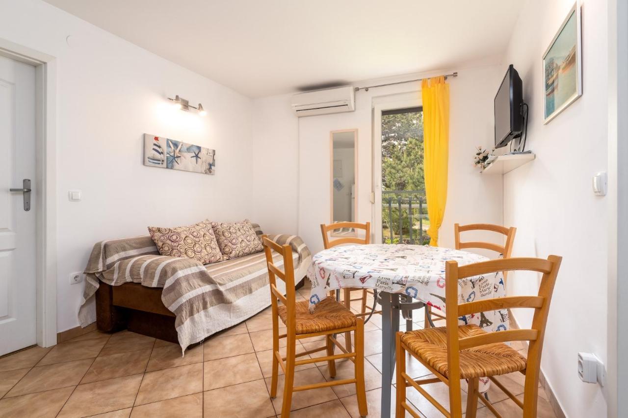 Apartments With A Parking Space Baska, Krk - 13907 Exterior foto
